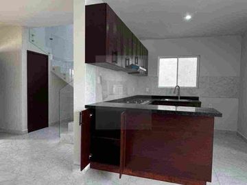 Hermoso Conjunto de Tres CASAS