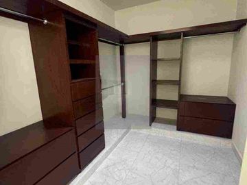 Hermoso Conjunto de Tres CASAS