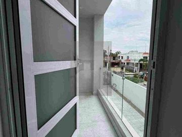 Hermoso Conjunto de Tres CASAS