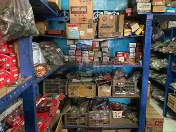 DIJUAL CEPAT MURAH TOKO SPARE PART MOTOR BORONGAN DENGAN USAHANYA