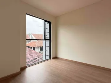 Dijual Rumah 3 Lantai Di Kebayoran Lama Siap Huni, 2 Facad Depan & Belakang