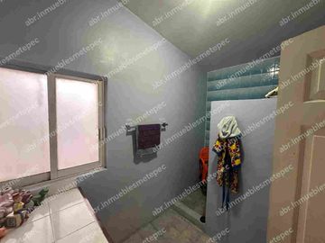 Exclusiva casa en Paseo Santa Ana, La Asunción Metepec, 4 recámaras, gran jardín y estacionamiento para 6 vehículos
