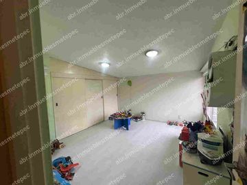 Exclusiva casa en Paseo Santa Ana, La Asunción Metepec, 4 recámaras, gran jardín y estacionamiento para 6 vehículos
