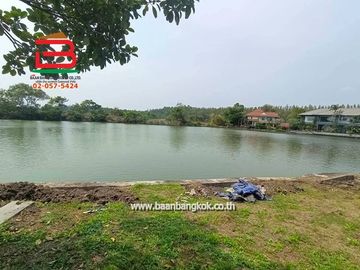 ที่ดินถมแล้วริมน้ำ เดอะลากูน 1-2 เนื้อที่ 375 ตรว. ถนนเสนา-สามโคก (3111) ตำบลท้ายเกาะ อำเภอสามโคก ปทุมธานี
