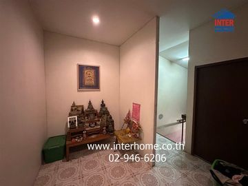 Three-story commercial building, 17 sq.wa., located in Rattanathibet Village, Soi Rattanathibet, Borommaratchachonnani Road, Rattanathibet Road, Bang