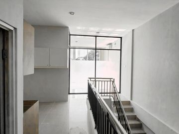 TURUN Harga, jual murah / disewakan Ruko/kantor siap pakai di Groserindo/Transmart Kalimalang