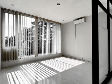 TURUN Harga, jual murah / disewakan Ruko/kantor siap pakai di Groserindo/Transmart Kalimalang