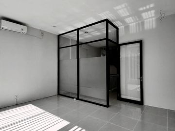TURUN Harga, jual murah / disewakan Ruko/kantor siap pakai di Groserindo/Transmart Kalimalang