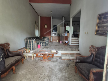 RUMAH MEWAH DENGAN TANAH LUAS NYAMAN NAN STRATEGIS DI CIBIRU BANDUNG