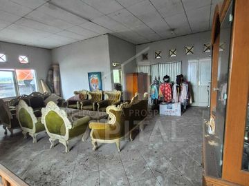 RUMAH MEWAH DENGAN TANAH LUAS NYAMAN NAN STRATEGIS DI CIBIRU BANDUNG