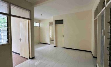 DIJUAL RUMAH TERAWAT SIAP HUNI DIRUNGKUT MAPAN