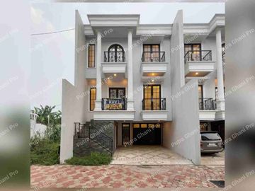 Rumah 3Lantai Dekat Toll TB Simatupang