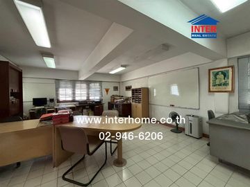Detached house + office, 225 sq.wah. Located on Soi Tesaban Nimit Tai Soi 1, Tesaban Songkhro Road, Tesaban Nimit Tai Road, Chatuchak District