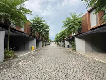 Dijual Rumah Brand New House di Cinaka Depok Mewah Modern 3 Lantai Attic Room di Cluster