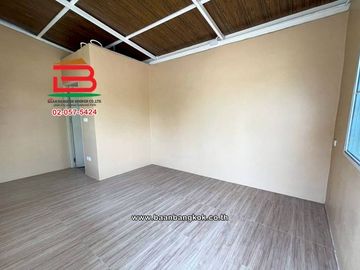 บ้านเดี่ยว เนื้อที่ 60 ตร.ว. ซอยไสวประชาราษฎร์ 17 (ใกล้ตลาดเอซีคลอง 4) ตำบลลาดสวาย อำเภอลำลูกกา ปทุมธานี
