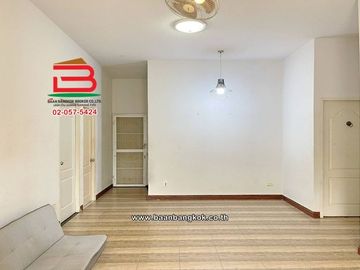 บ้านเดี่ยว เนื้อที่ 52.5 ตร.ว. หมู่บ้านเพทาย เพลส ลำลูกกาคลอง 3 (ซอยเลียบคลองสาม) ถนนลำลูกกา ตำบลลาดสวาย อำเภอลำลูกกา ปทุมธานี