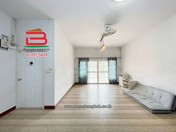 บ้านเดี่ยว เนื้อที่ 52.5 ตร.ว. หมู่บ้านเพทาย เพลส ลำลูกกาคลอง 3 (ซอยเลียบคลองสาม) ถนนลำลูกกา ตำบลลาดสวาย อำเภอลำลูกกา ปทุมธานี