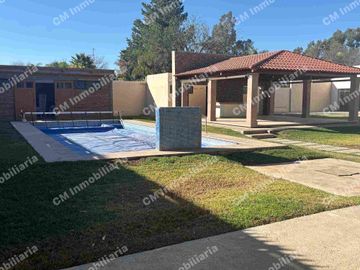 Salón con palapa y alberca en VENTA