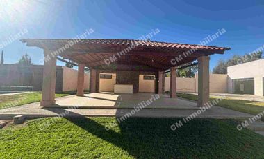 Salón con palapa y alberca en VENTA
