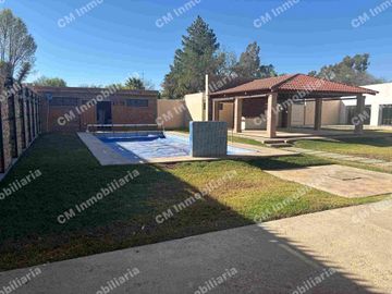 Salón con palapa y alberca en VENTA