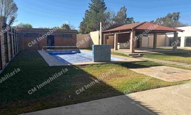 Salón con palapa y alberca en VENTA