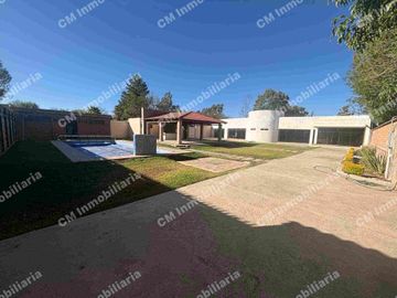 Salón con palapa y alberca en VENTA
