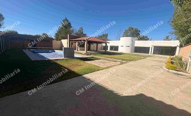 Salón con palapa y alberca en VENTA