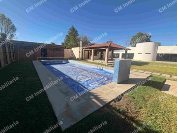 Salón con palapa y alberca en VENTA