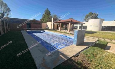 Salón con palapa y alberca en VENTA