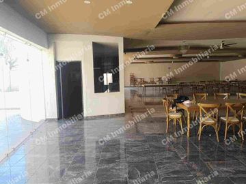 Salón con palapa y alberca en VENTA