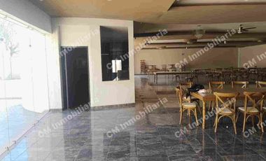 Salón con palapa y alberca en VENTA