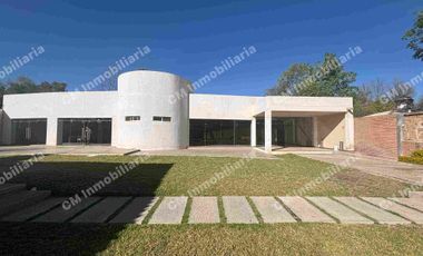 Salón con palapa y alberca en VENTA