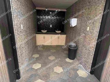 Salón con palapa y alberca en VENTA