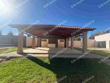Salón con palapa y alberca en VENTA