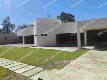 Salón con palapa y alberca en VENTA