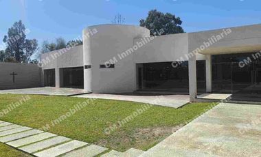 Salón con palapa y alberca en VENTA
