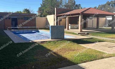 Salón con palapa y alberca en VENTA