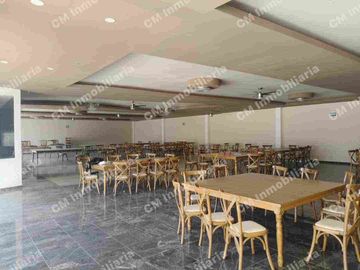 Salón con palapa y alberca en VENTA