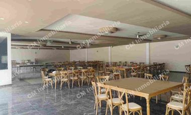 Salón con palapa y alberca en VENTA