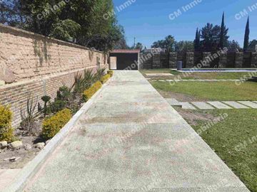 Salón con palapa y alberca en VENTA
