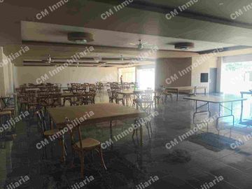 Salón con palapa y alberca en VENTA