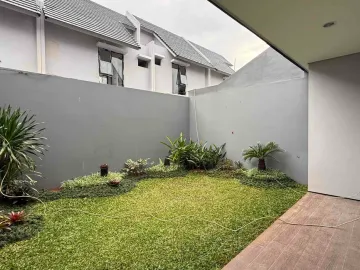 Brand New House Kawasan Riverside Rumah Mewah 2 Lantai Lokasi Strategis