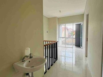 Rumah Siap Huni Dalam Townhouse Dekat Pintu Tol Kukusan Beji Depok
