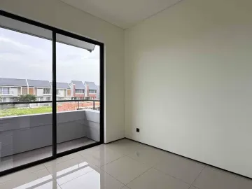 Brand New House Kawasan Riverside Rumah Mewah 2 Lantai Lokasi Strategis