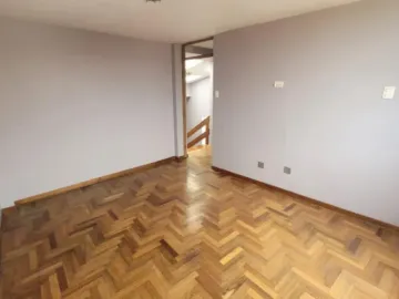VENTA DE DEPARTAMENTO TIPO CASA DE CUATRO NIVELES EN SANTA PATRICIA - LA MOLINA