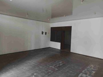 Rumah dan Ruang Usaha Strategis di Jalan Piere Tendean, Nusukan, Banjarsari Solo.