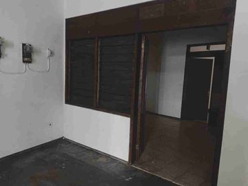 Rumah dan Ruang Usaha Strategis di Jalan Piere Tendean, Nusukan, Banjarsari Solo.