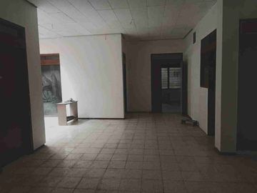 Rumah dan Ruang Usaha Strategis di Jalan Piere Tendean, Nusukan, Banjarsari Solo.