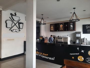 Bangunan 2 Lantai Ex. Cafe dan Resto di Jl. Surya Sumantri, Kota Bandung