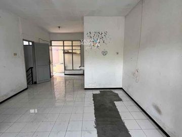 Rumah 2 lantai tengah kota di Sulfat Malang